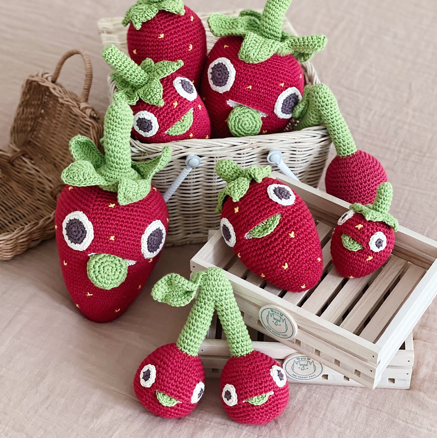 Billy Strawberry Rattle